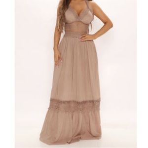 Adorable Mocha maxi dress with crochet details 🤍